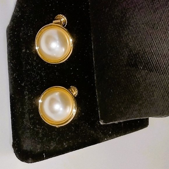 Vintage Napier Pearl Screw Back Earrings - 2 Sets - Picture 6 of 7